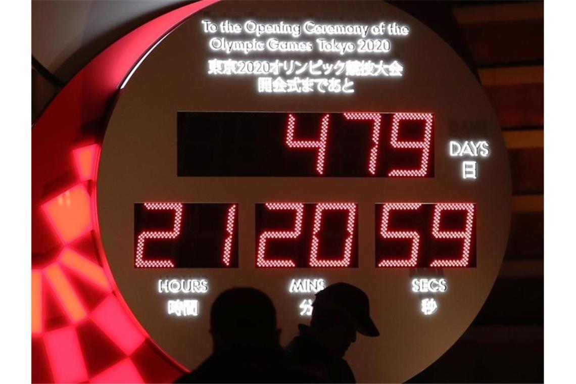 Eine Countdown-Uhr in Tokio zeigt die Anzahl der verbleibenden Tage bis zu den Olympischen Spielen 2021 an. Foto: Du Xiaoyi/XinHua/dpa