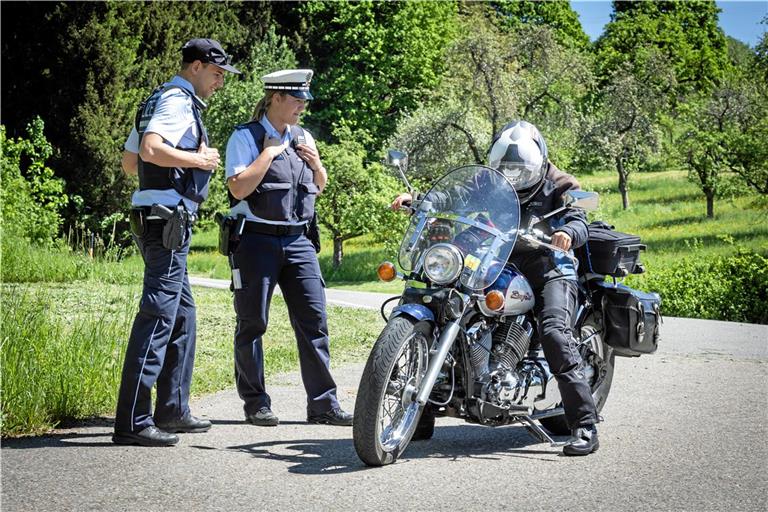 Eine der zahlreichen Motorradkontrollen auf der Sulzbacher Steige. Archivfoto: Alexander Becher