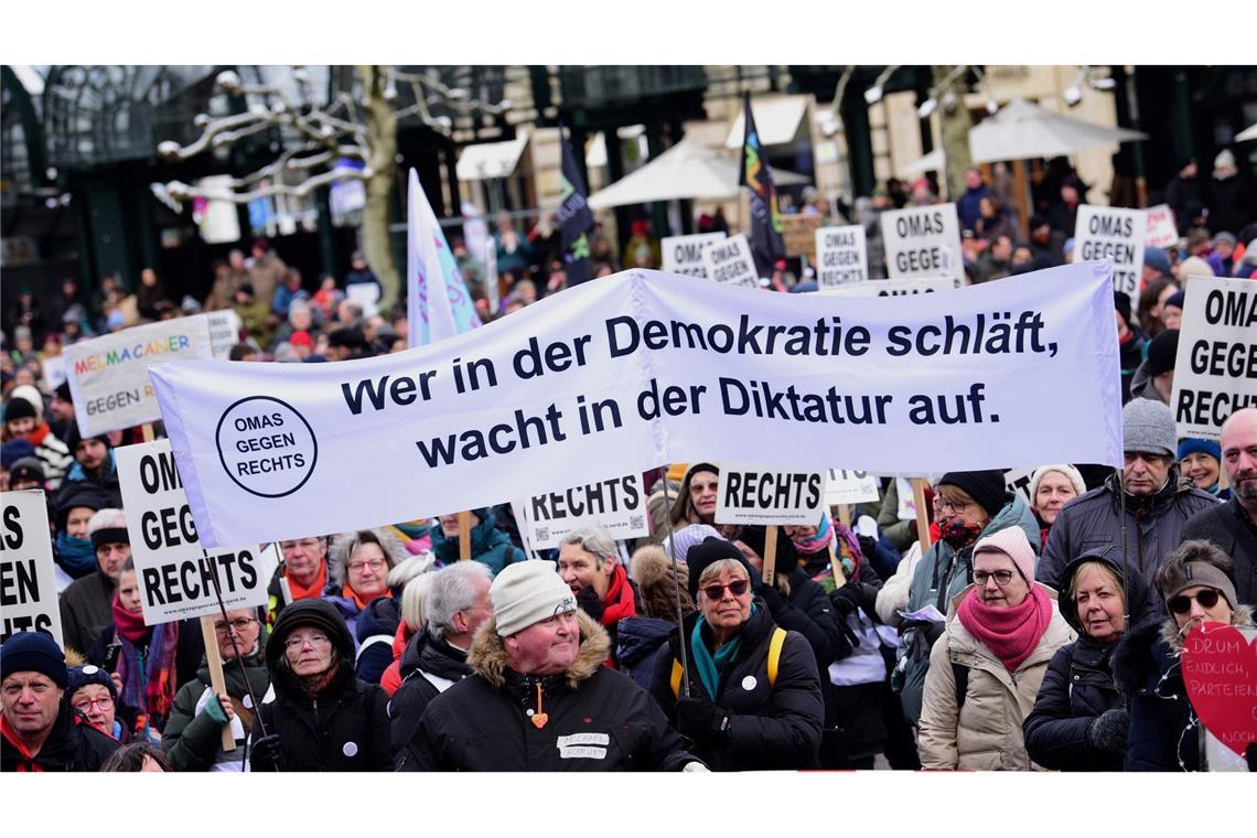 Eine deutliche Mehrheit in Deutschland sieht eine negative Entwicklung der Demokratie. (Archivbild)