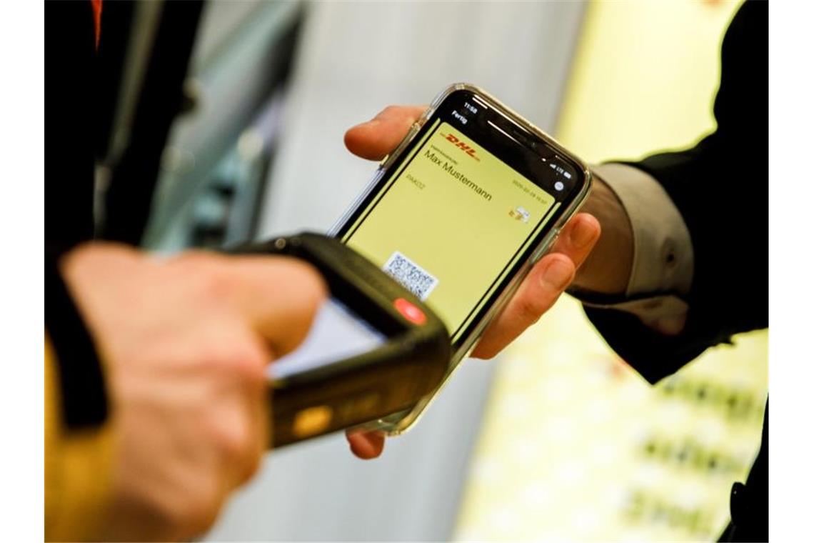 Deutsche Post: Paket-Empfang mit Digitaldiensten erleichtern Eine Digitalisierungsinitiative der Deutsche Post DHL Group soll den Versand und Empfang von Briefen und Paketen erleichtern. Foto: Carsten Koall/dpa