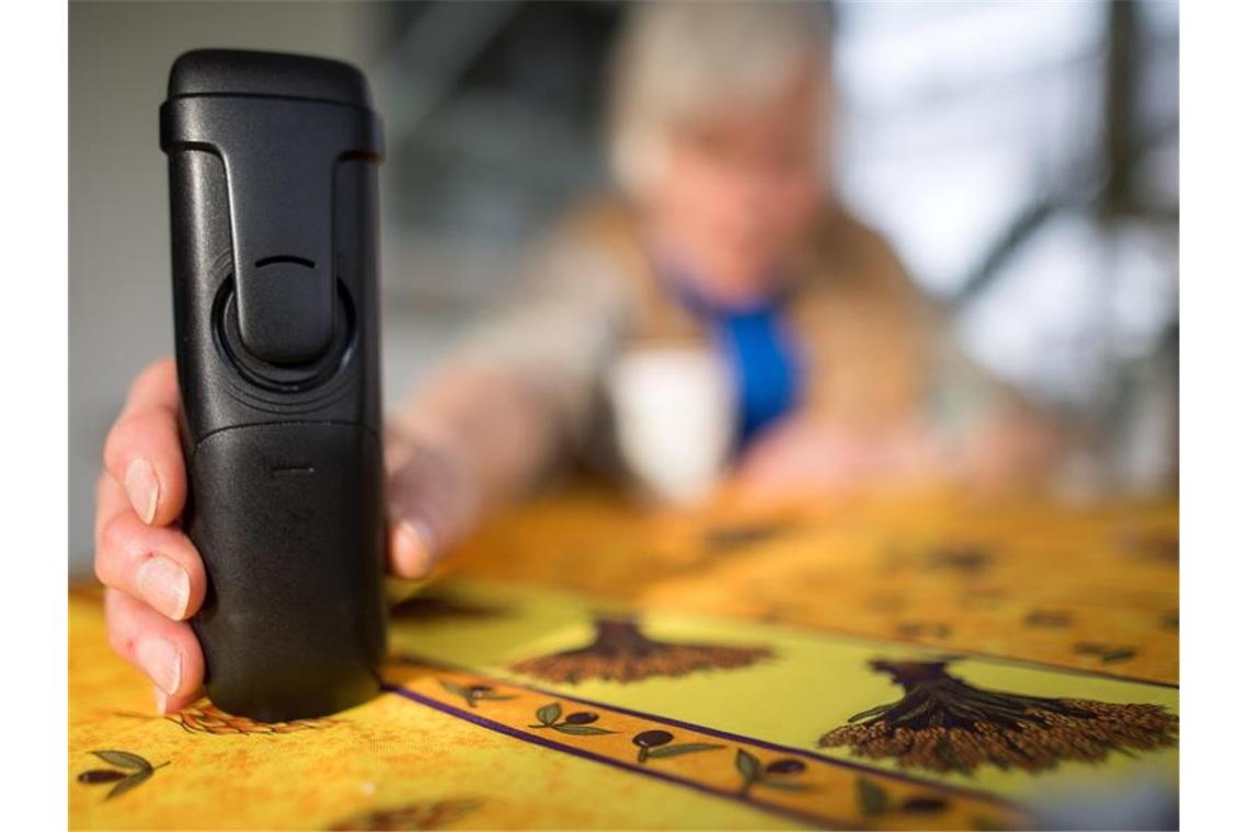 Falsch verbunden: Lkw-Fahrer tröstet Impfhotline-Anrufer Eine Dortmunder erhielt zahlreiche Anrufe von Senioren, die einen Impftermin vereinbaren wollten (Symbol). Foto: Sebastian Gollnow/dpa