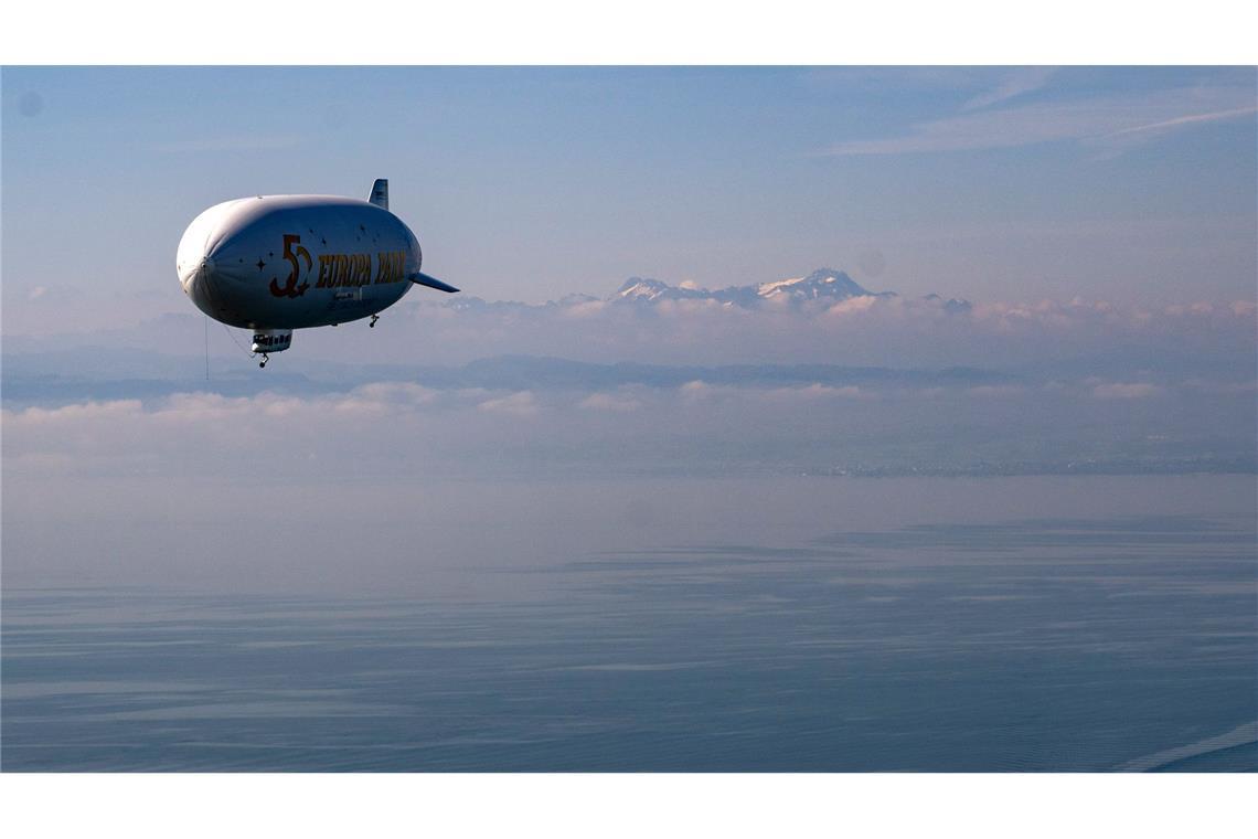 Eine Drohne ist einem Zeppelin am Bodensee gefährlich nah gekommen. (Symbolbild)