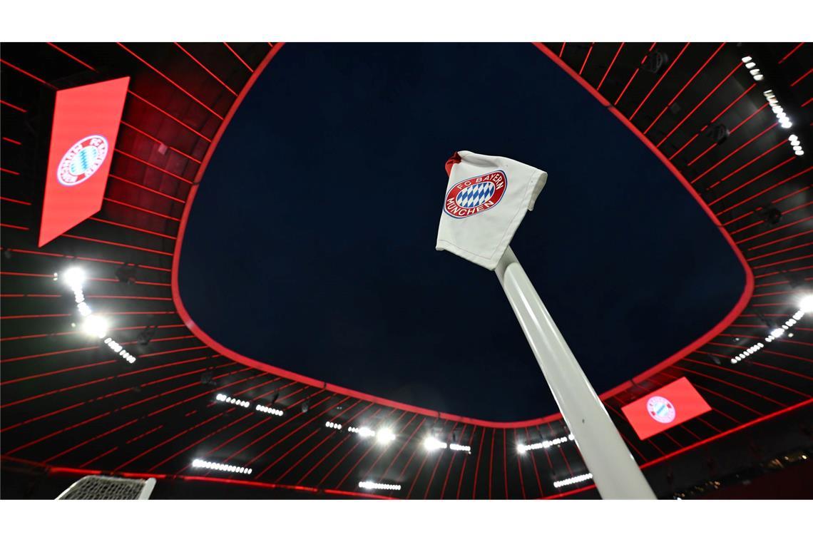 Bilde des Tages Eine Eckfahne mit dem Logo des FC Bayern München vor dem Spiel gegen den FC Brügge.