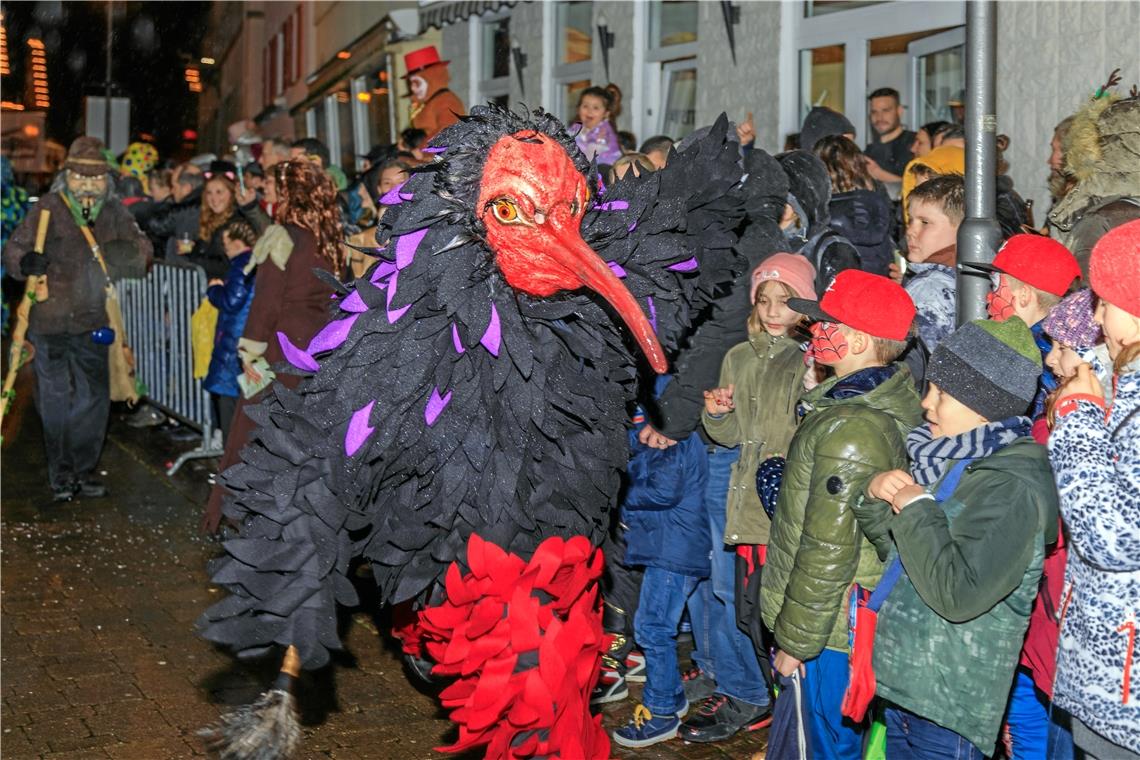 Eine Einzelfigur der Murreder Henderwäldler: der Nachtkrabb.