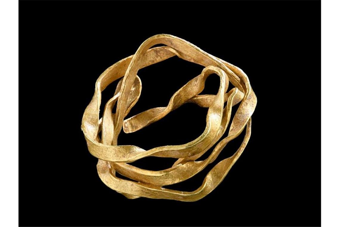 Forscher entdecken 3800 Jahre alte Goldspirale in Frauengrab Eine etwa 3800 Jahre alte Goldspirale, die in der Bronzezeit wohl als Haarschmuck genutzt wurde (undatierte Aufnahme). Foto: Yvonne Mühleis/Landesamt für Denkmalpflege Esslingen/dpa/Archivbild