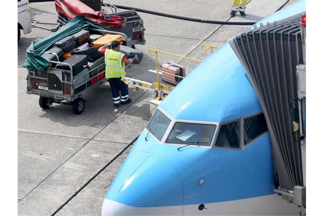 ADAC warnt vor „schlimmstem Reisewochenende“ Eine etwas teurere Variante des Reisens ist das Fliegen. Jedoch lassen sich hiermit exotische und ferne Ziele erreichen. Foto: Roland Weihrauch