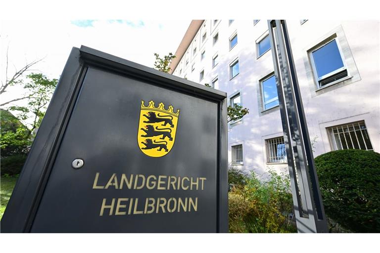 Eine Ex-Kollegin soll Rettungssanitätern heimlich Medikamente ins Getränk gemischt haben. (Symbolbild)