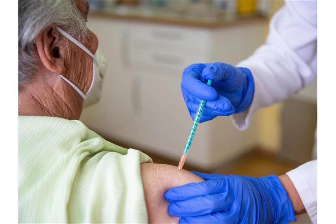 Impfen zeigt Wirkung: Weniger Infektionen bei Älteren