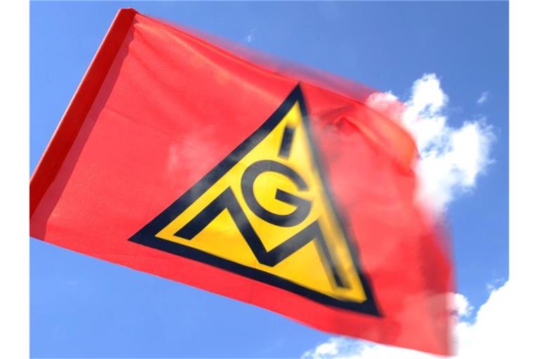 Eine Fahne der Gewerkschaft IG-Metall. Foto: picture alliance / dpa/Archivbild