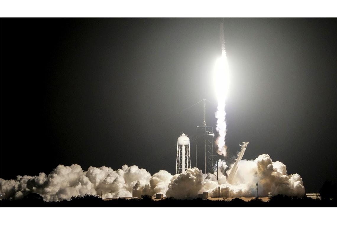 Zwei Mondmissionen mit einer Rakete gestartet Eine "Falcon 9" von SpaceX brachte zwei Mondlandefähren auf den Weg.
