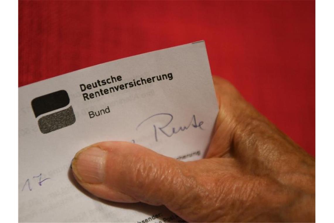 Kommission schlägt Reformpaket zur Zukunft der Rente vor Eine Festlegung für eine höhere reguläre Altersgrenze für den Rentenzugang traf die Kommission nicht. Foto: Felix Kästle/dpa