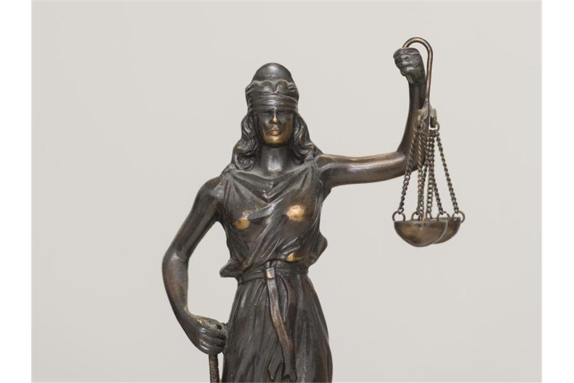 Eine Figur der Justitia im Landgericht in Mannheim. Foto: picture alliance/dpa/Archivbild