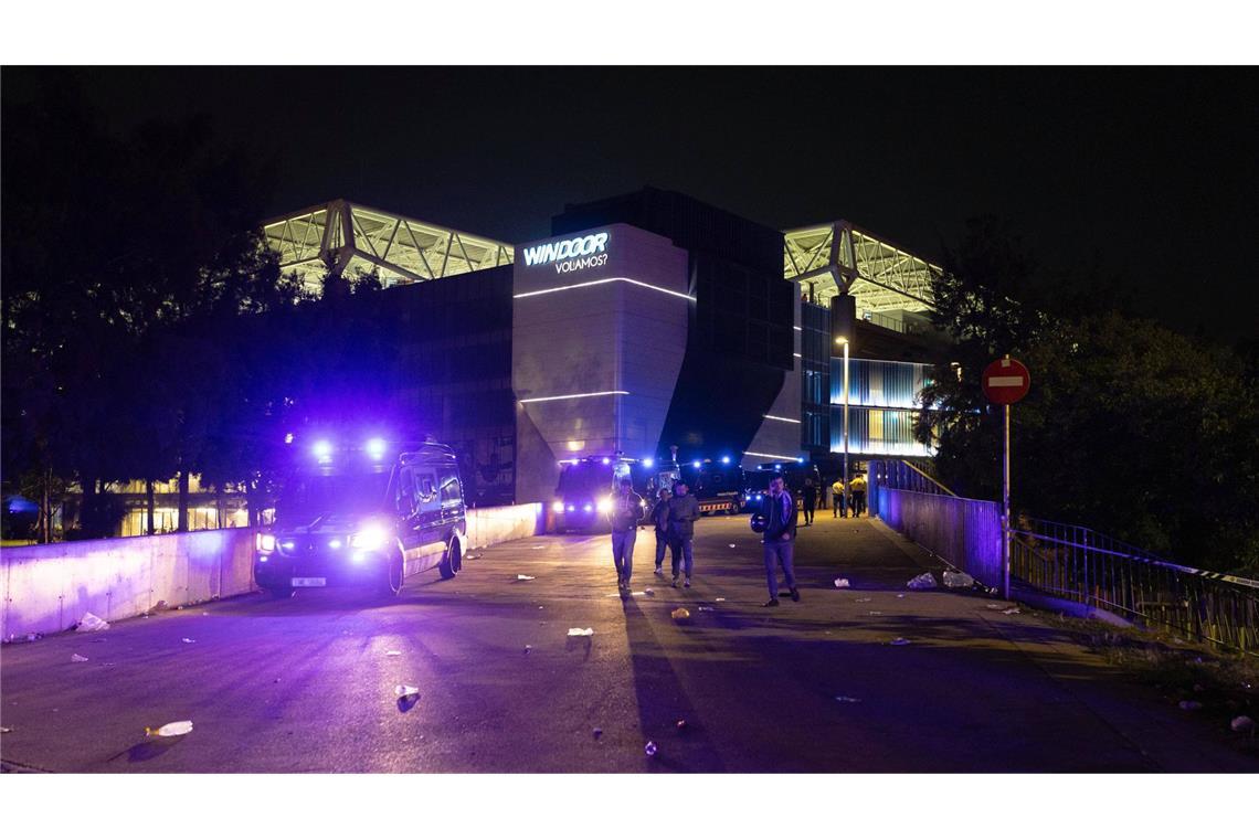 Eine Frau hatte den Unfall vor dem Stadion verursacht.