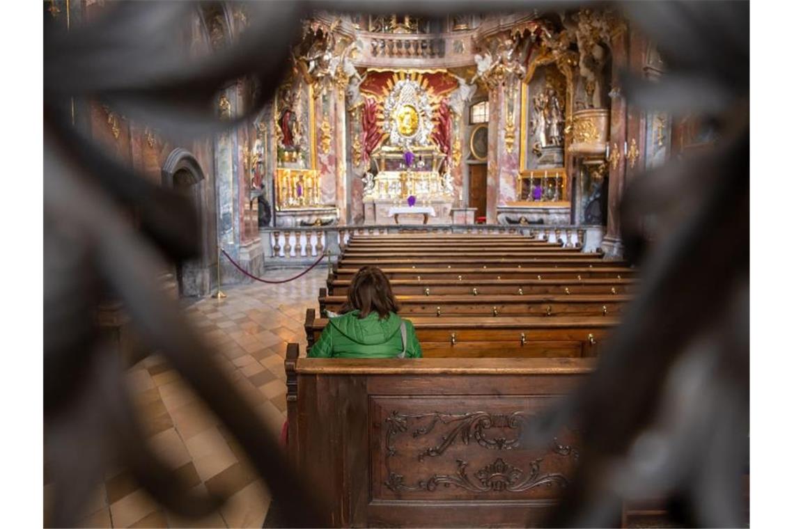 Kirchen können Präsenzgottesdienste an Ostern feiern