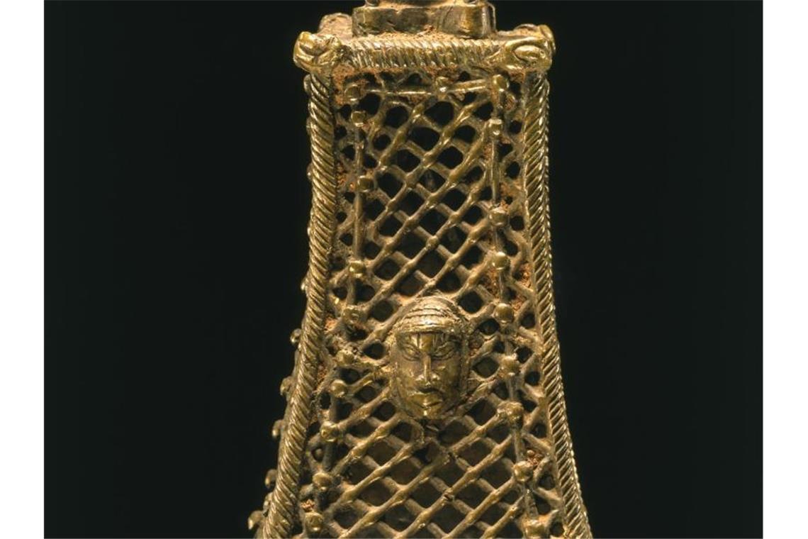 Eine Glocke aus dem 18./19. Jahrhundert aus Nigeria. Foto: Martin Franken/Ethnologisches Museum/Staatliche Museen Berlin/dpa