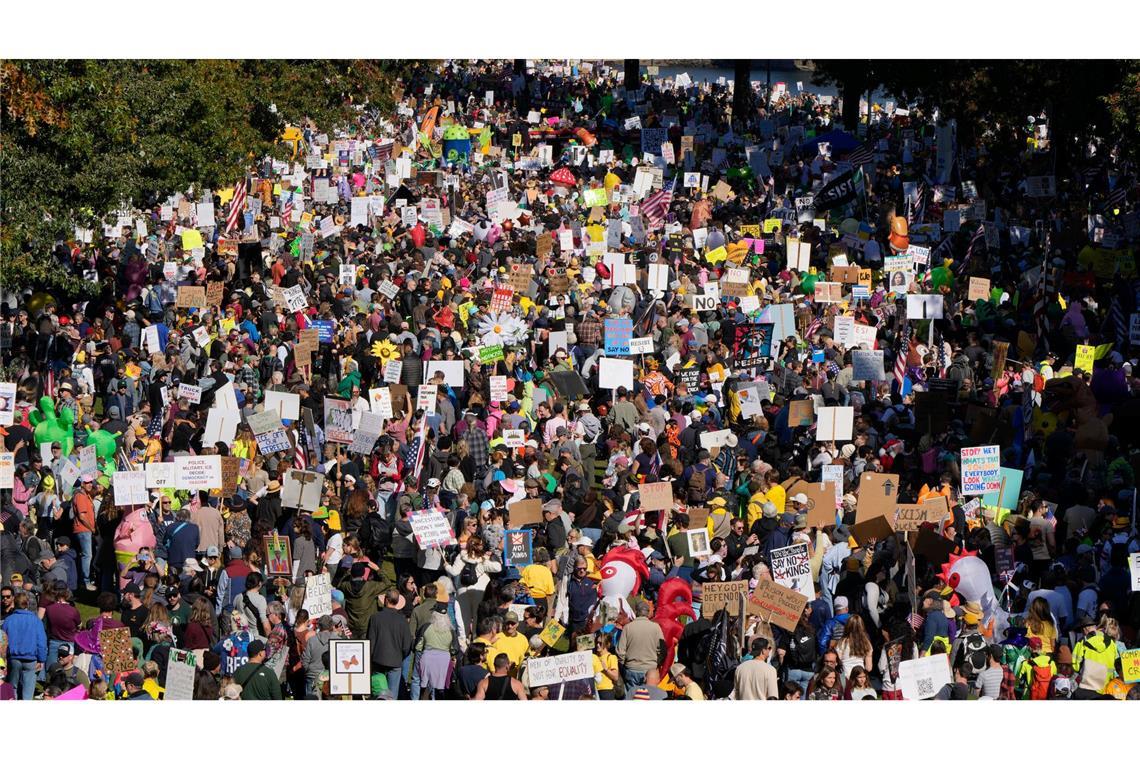 "No Kings": Wieder Massenproteste gegen Trump in den USA Eine große Menge auch in Portland an der US-Westküste.
