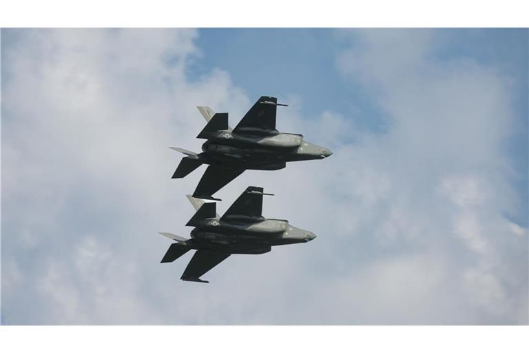 Eine große Zahl von Drohnen fliegt während russischer Angriffe auf die Ukraine in den polnischen Luftraum. (Symbolbild)