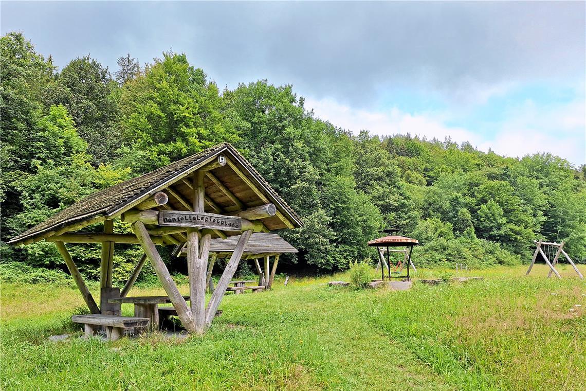 Neue Grillplätze im Rems-Murr-Kreis entdecken Eine grüne Oase findet man in Spiegelberg an der Grillstelle im Denteltal (Foto: Gemeinde Spiegelberg).