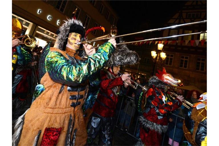 Eine Guggenkapelle spielt beim Internationalen Guggenmusiktreffen. Foto: picture alliance/dpa/Archivbild