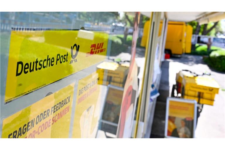 Eine gute alte Postfiliale, in der es Briefmarken zu kaufen gibt und Pakete aufgegeben werden können.