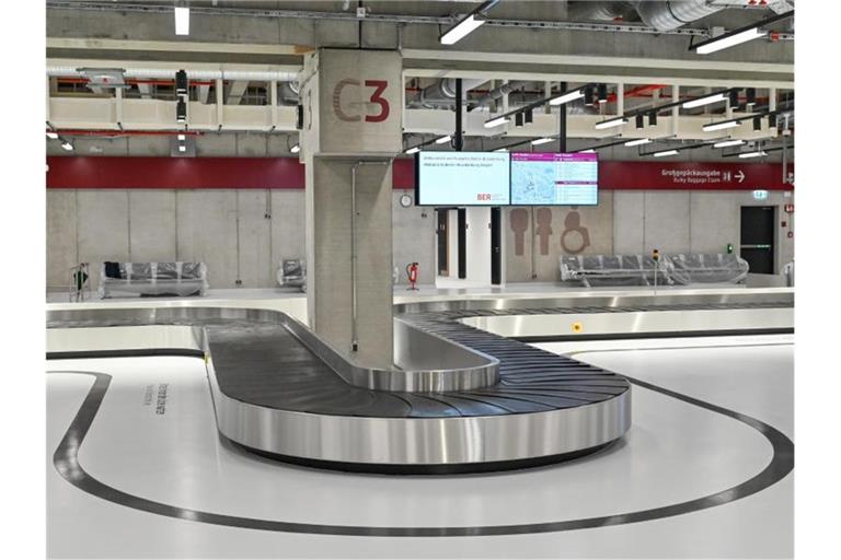 Eine Halle der Gepäckabfertigung im Terminal 2 vom Flughafen Berlin-Brandenburg (BER). Foto: Patrick Pleul/dpa