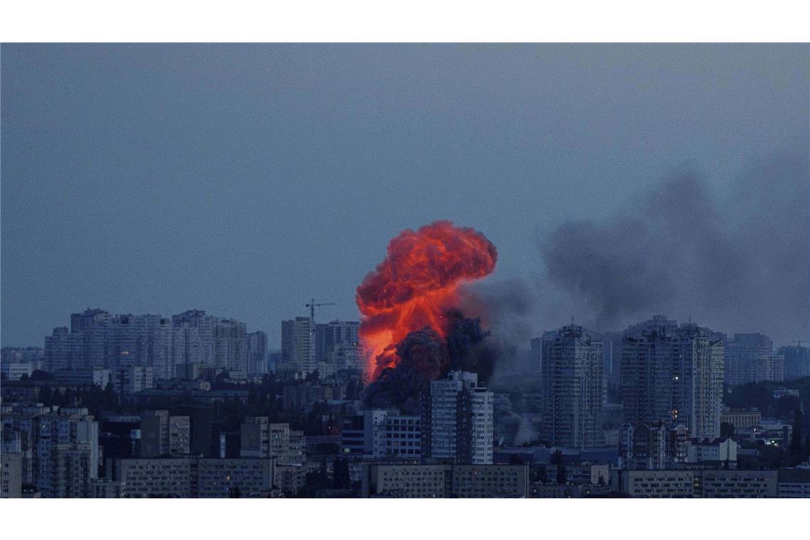 Massiver russischer Angriff auf Ukraine – Tote und Verletzte Eine heftige Explosion in der ukrainischen Hauptstadt Kiew