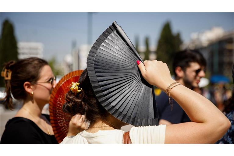 Eine Hitzewelle mit Temperaturen von über 40 Grad macht den Menschen in weiten Teilen Griechenlands das Leben schwer.