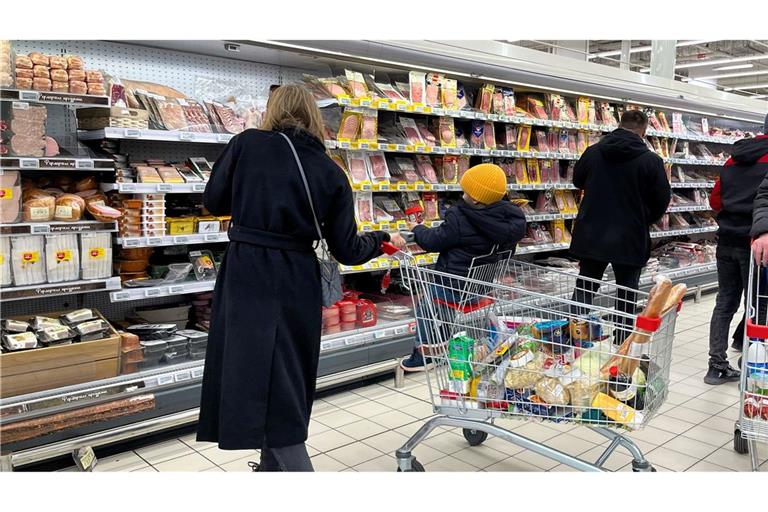 Eine höhere Mehrwertsteuer macht für russische Verbraucher den Einkauf teurer. (Archivbild)