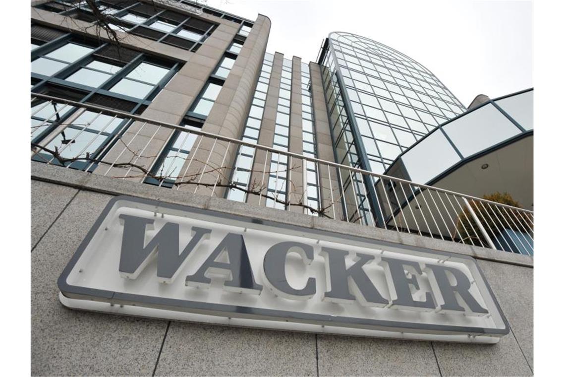 Solarflaute reißt Wacker Chemie in Verlustzone Eine hohe Abschreibung im Solargeschäft hat Wacker Chemie tief in die roten Zahlen gedrückt. Foto: Andreas Gebert/dpa