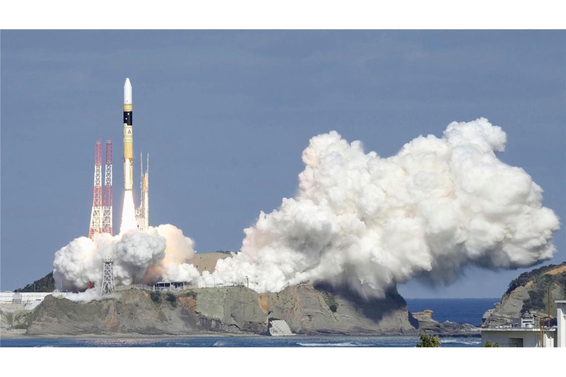 Eine japanische Rakete vom Typ "H2A" ist am Morgen von der Startrampe im Tanegashima Space Center abgefeuert worden. Japan arbeitet schon seit längerem an seiner Mondmission.