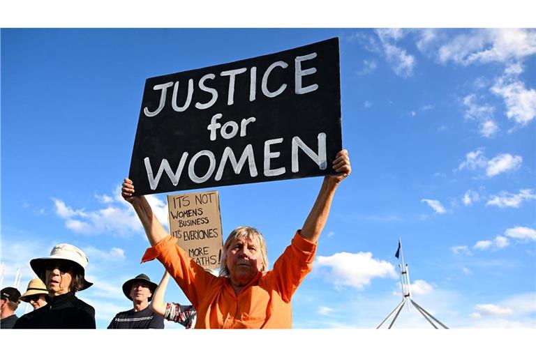 Eine Kundgebung zur Beendigung der Gewalt gegen Frauen in Canberra.