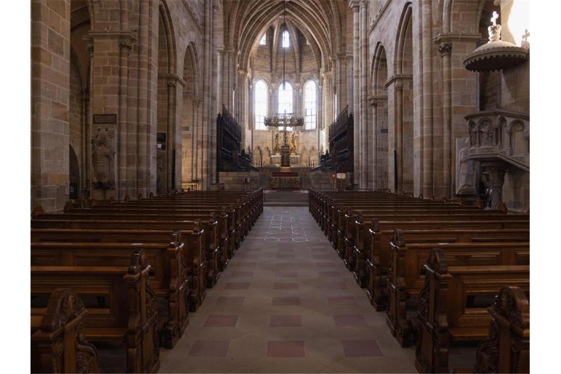 Oster-Gottesdienste möglich: Kretschmann sagt Gespräch ab Eine leere Kirche. Foto: Nicolas Armer/dpa/Symbolbild