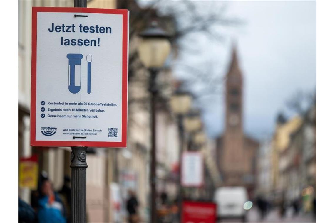 Bund und Länder halten an Corona-Einschränkungen fest Eine Lockerung der Corona-Maßnahmen ist in Deutschland zunächst nicht in Sicht. Foto: Monika Skolimowska/dpa-Zentralbild/dpa/Symbolbild
