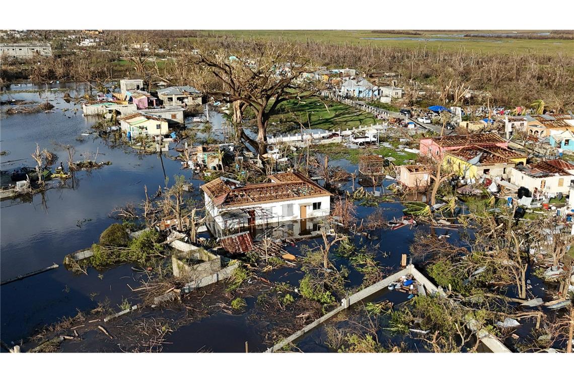 Eine Luftaufnahme von Black River auf Jamaika nach dem Durchzug des Hurrikans Melissa am 30. Oktober 2025.
