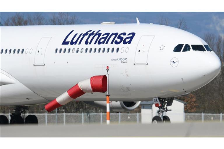 Eine Lufthansa-Maschine aus dem Oman mit evakuierten Deutschen ist am Donnerstagmorgen in Frankfurt gelandet (Symbolbild).