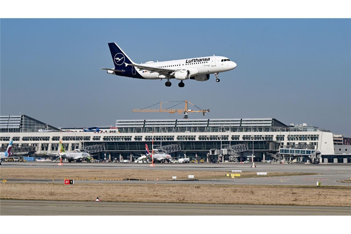 Eine Lufthansa-Maschine musste in Stuttgart zwischenlanden. (Archivbild)