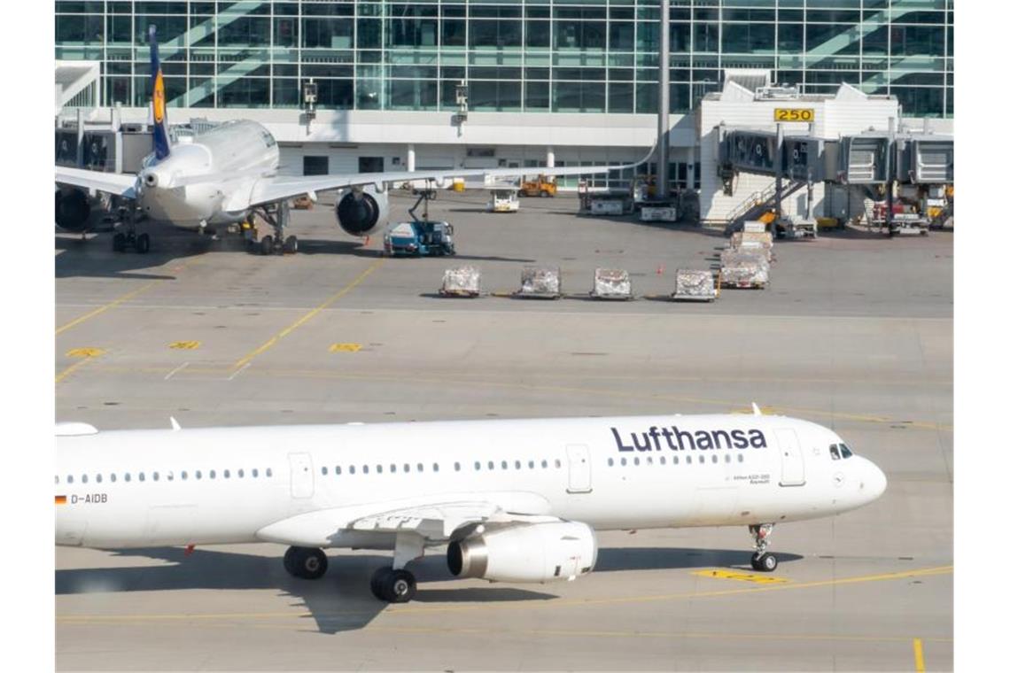 Eine Lufthansamaschine aus Tunis kommt in München an. Foto: Peter Kneffel/dpa