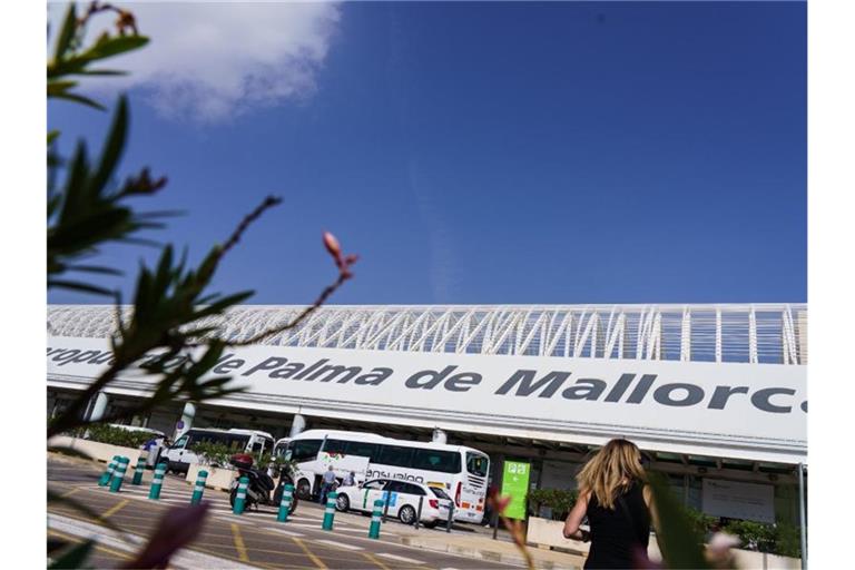 Eine Maschine einer marokkanischen Fluggesellschaft legte auf Mallorca eine Zwischenlandung ein. Foto: Andreas Arnold/dpa
