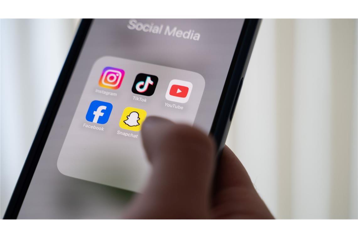 Umfrage: Mehrheit für Social-Media-Gesetz wie in Australien Eine Mehrheit in Deutschland glaubt einer Umfrage zufolge, dass soziale Medien negative Auswirkungen auf Kinder und Jugendliche haben. (Symbolbild)