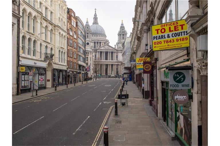 Eine menschenleere Shopping-Straße in London. Foto: Dominic Lipinski/PA Wire/dpa/Symbolbild/Archiv
