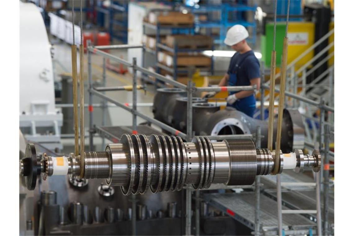 Weniger Aufträge: Schwaches erstes Halbjahr im Maschinenbau Eine Montagehalle des Siemens-Turbinenwerks in Görlitz. Internationale Handelskonflikte und die Abkühlung der Weltwirtschaft verderben den deutschen Maschinenbauern die Geschäfte. Foto: Sebastian Kahnert