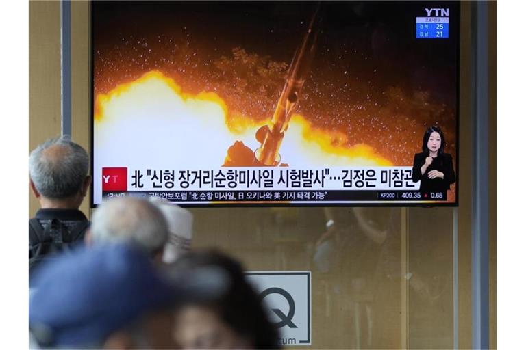 Eine Nachrichtensendung vom 13. September 2021 zeigt einen Marschflugkörper-Test Nordkoreas. Foto: Lee Jin-Man/AP/dpa