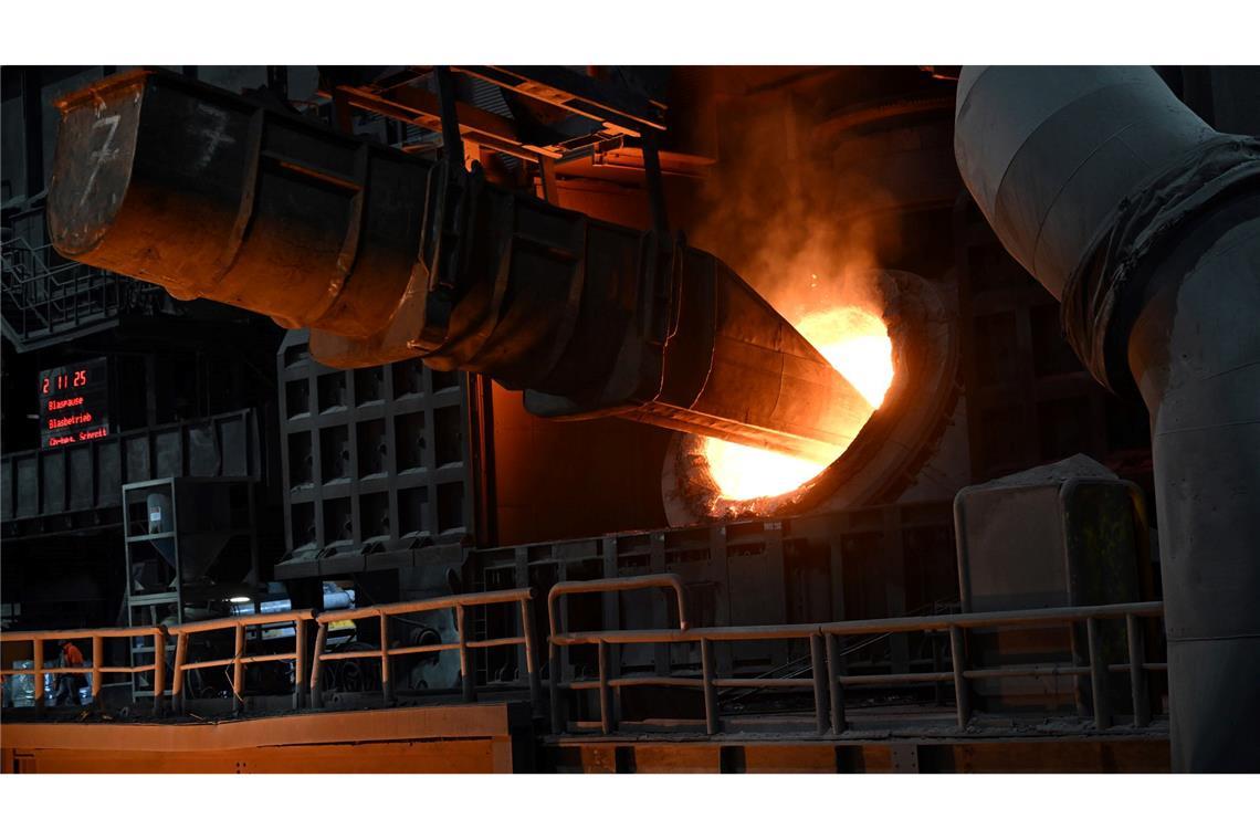 Eine neue Studie warnt: Würde Stahl nur noch aus dem Ausland kommen, drohten der deutschen Wirtschaft im Fall einer globalen Krise Milliardenverluste. (Archivbild)