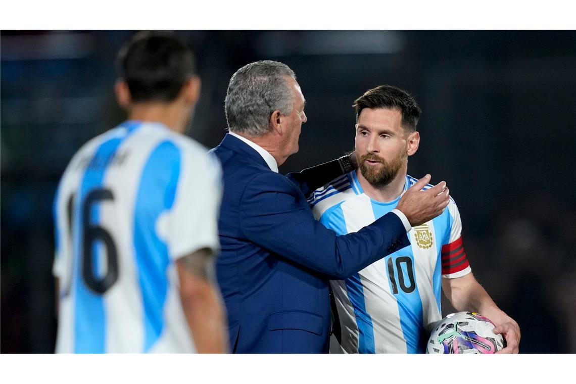 Niederlage für den Weltmeister: Messi sauer auf Referee Eine Niederlage für den Weltmeister