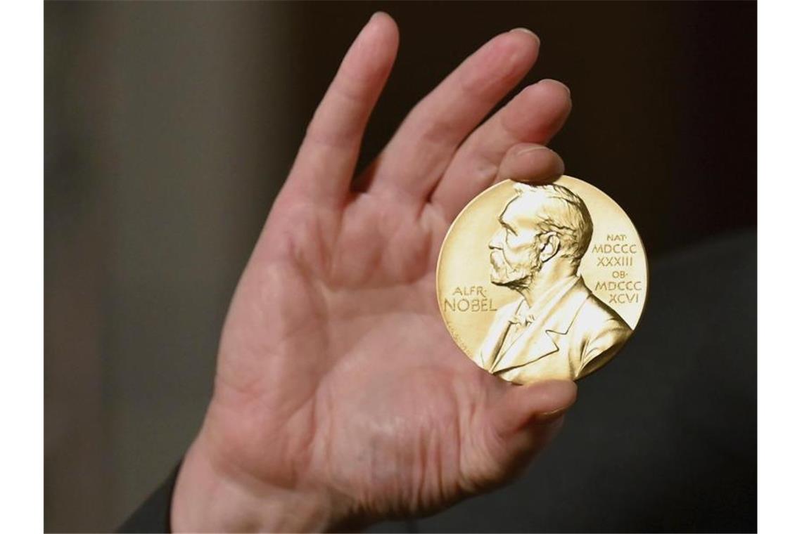 Eine Nobelmedaille. Foto: Angela Weiss/Pool AP/dpa