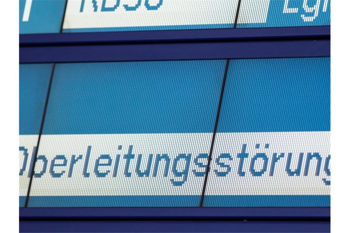 Eine Oberleitungsstörung im Stuttgarter Hauptbahnhof sorgte am Donnerstagvormittag für Einschränkungen im Bahnverkehr. Foto: Silas Stein/dpa/Archivbild