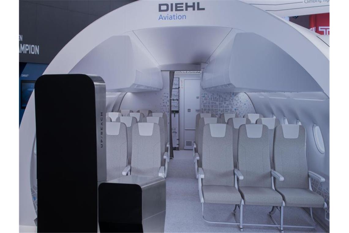 Diehl Aviation baut 1400 Stellen in Deutschland ab Eine Passagierkabine von Diehl Aviation. Foto: Jens Büttner/dpa-Zentralbild/ZB/Archivbild