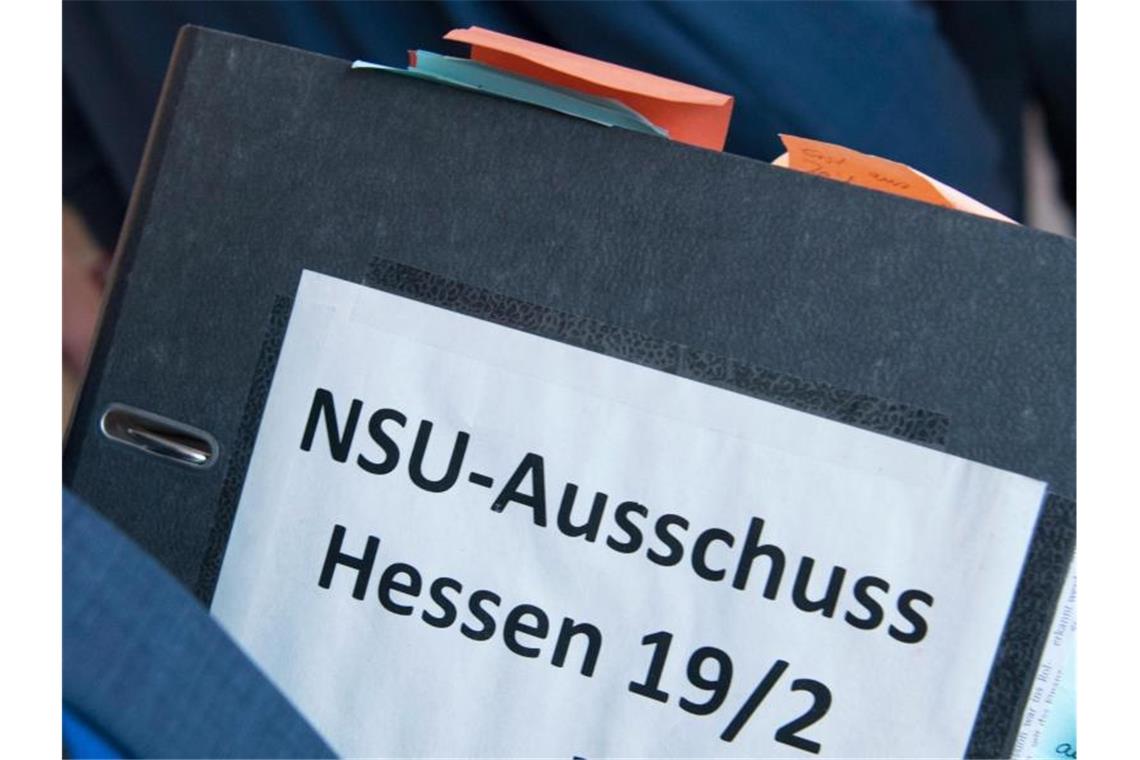 Eine Petition mit mehr als 67.000 Unterschriften fordert die Freigabe der hessischen NSU-Akten. Foto: Boris Roessler/dpa