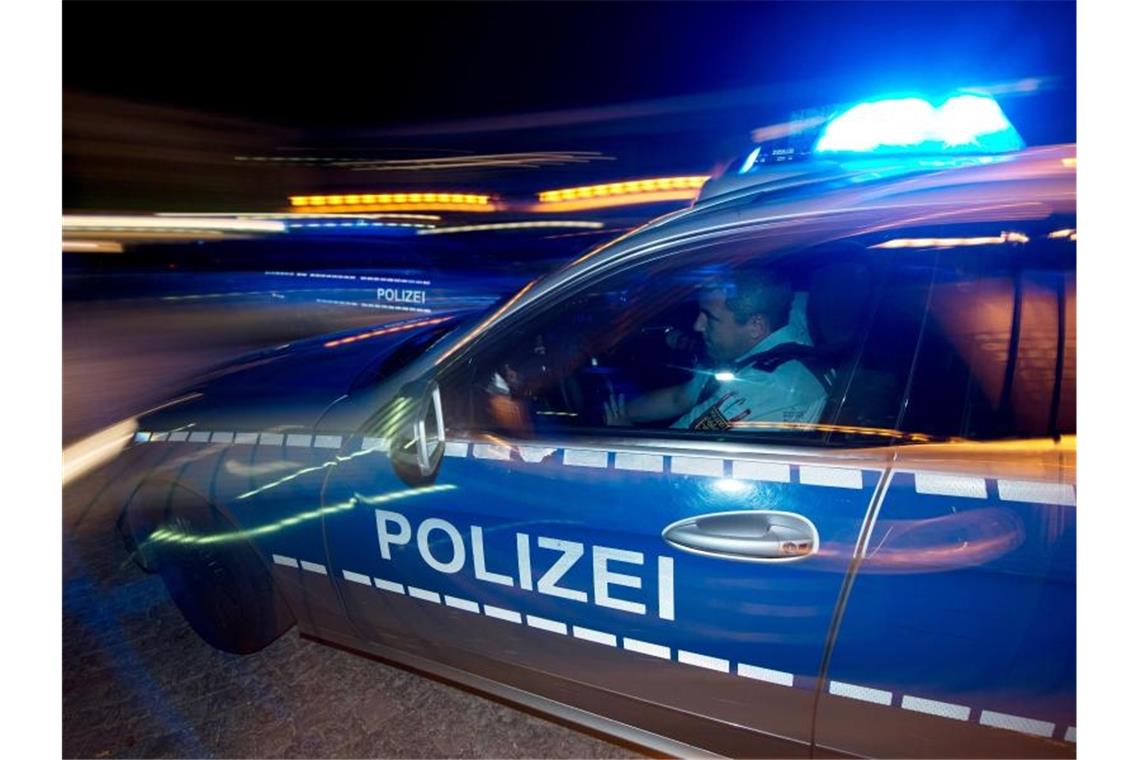 Betrunkener Radler fährt gegen Polizeiauto in Heidelberg