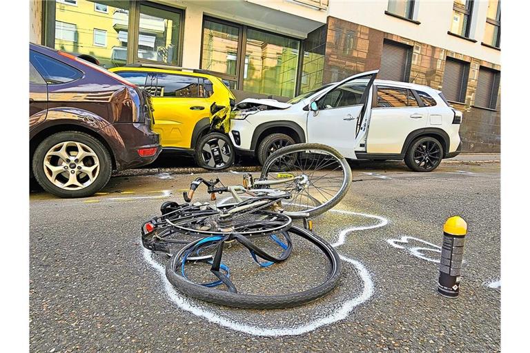 Eine Radfahrerin ist bei dem Unfall schwer verletzt worden.
